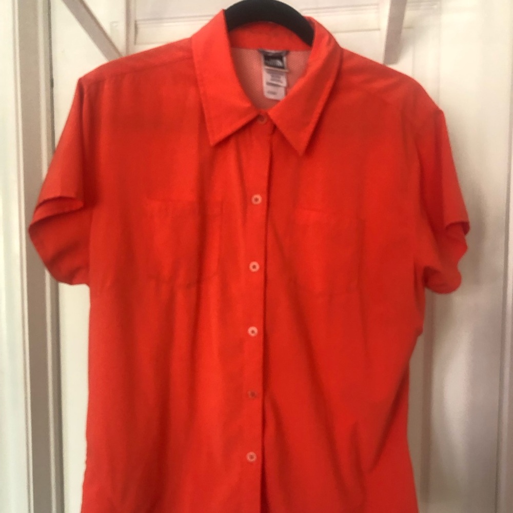 The North Face short sleeve coral blouse Size Large